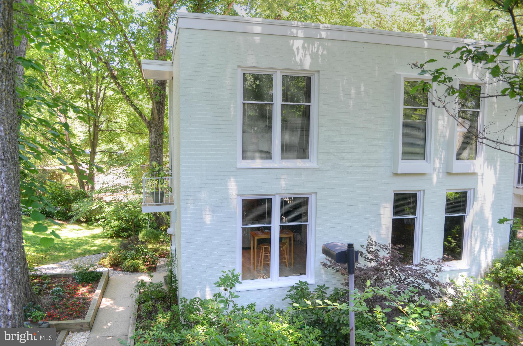 1688 Wainwright Drive Reston, VA 20190 - Photo 24 of 27 Exterior (Front)
