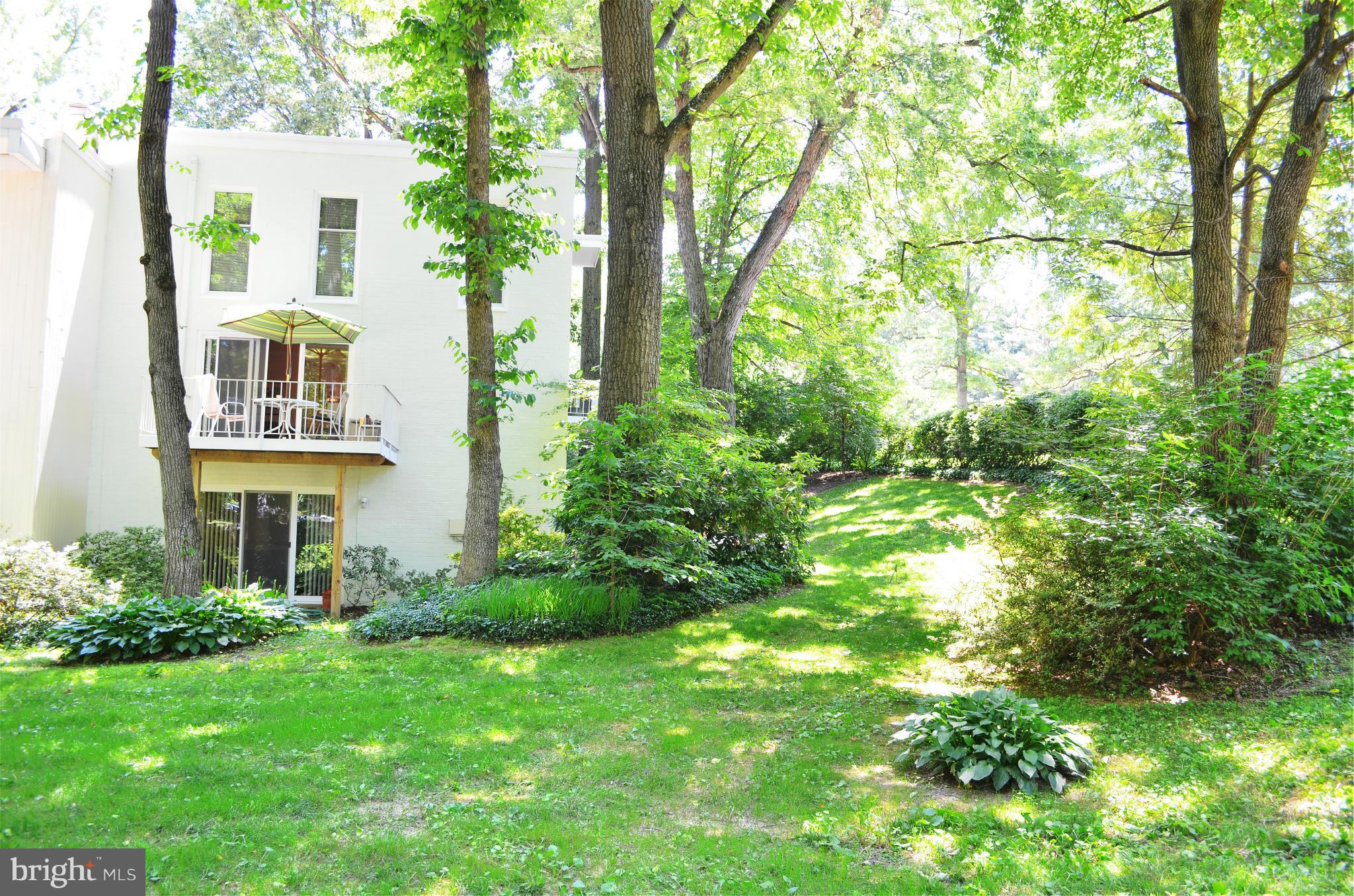 1688 Wainwright Drive Reston, VA 20190 - Photo 25 of 27 Exterior (Rear)
