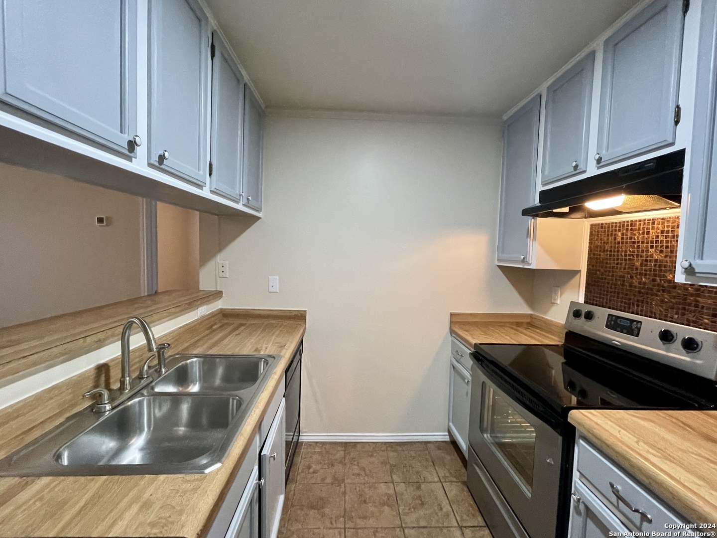 4803 Hamilton Wolfe Road, Unit 312 San Antonio, TX 78229 - Photo 6 of 13 a kitchen that has a sink and a stove
