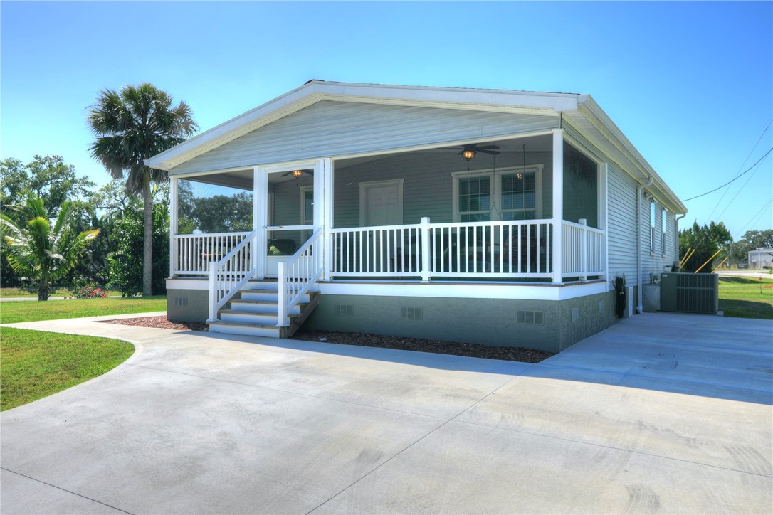 309 Pineapple Street Sebastian, FL 32958 - Photo 5 of 36 a view of a house with backyard porch and sitting area