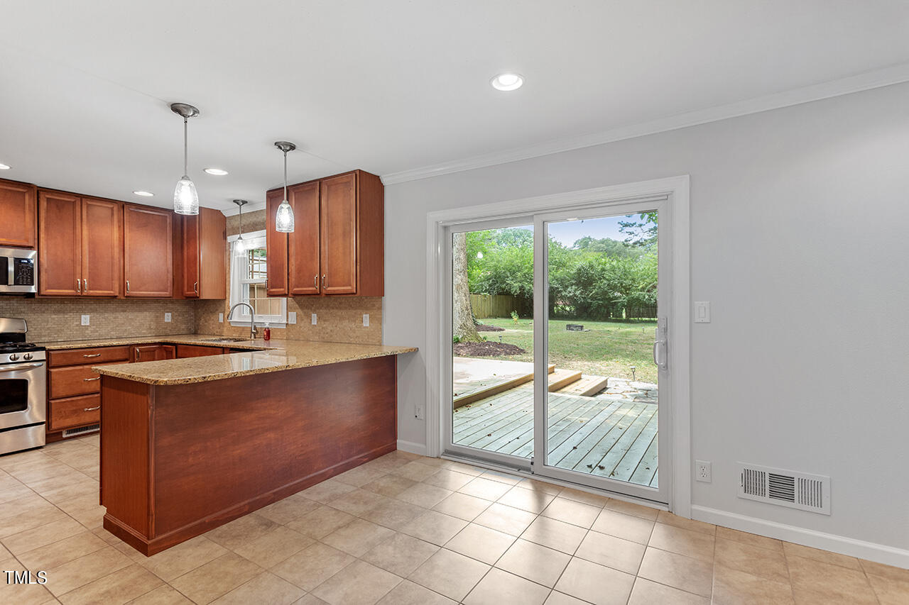 216 Singleton Street Raleigh, NC 27606 - Photo 10 of 37 216 Singleton Street_20