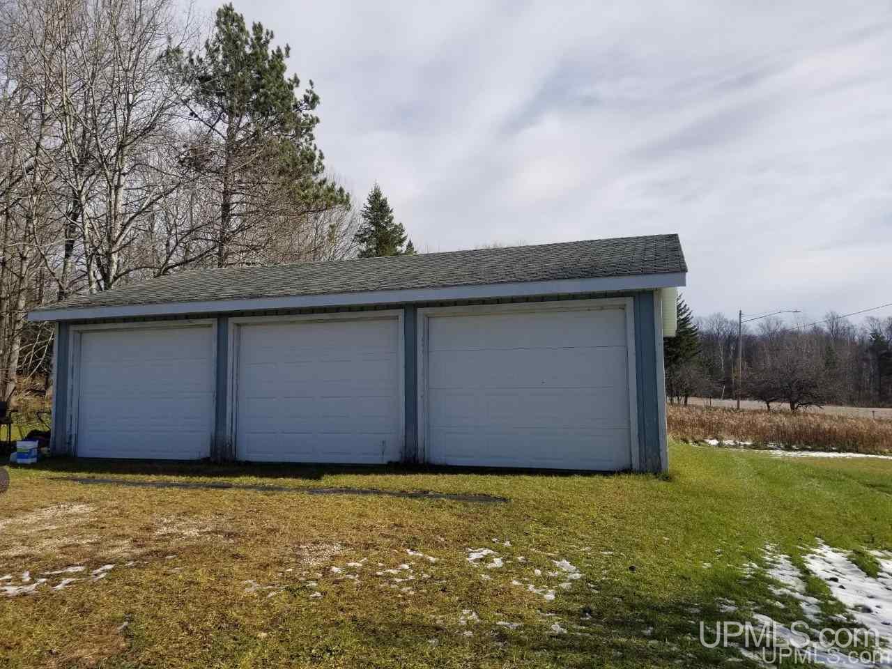5218 River Road Manistique, MI 49854 - Photo 3 of 21 Gallery Image 3