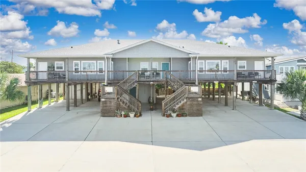 $1,985,000 | 413 6th Street, Port Aransas, TX 78373