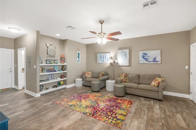 $1,985,000 | 413 6th Street, Port Aransas, TX 78373