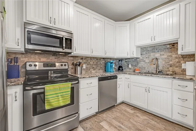 $1,985,000 | 413 6th Street, Port Aransas, TX 78373