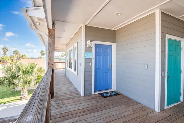 $1,985,000 | 413 6th Street, Port Aransas, TX 78373