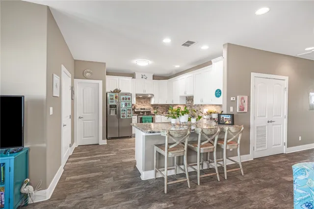 $1,985,000 | 413 6th Street, Port Aransas, TX 78373