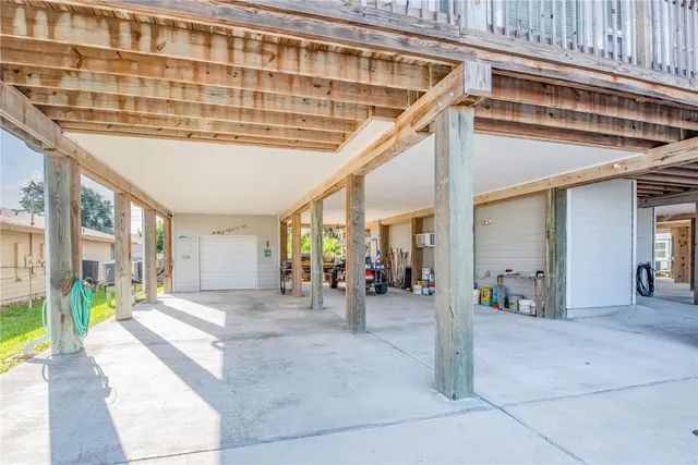 $1,985,000 | 413 6th Street, Port Aransas, TX 78373