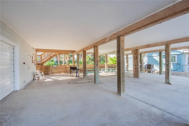 $1,985,000 | 413 6th Street, Port Aransas, TX 78373