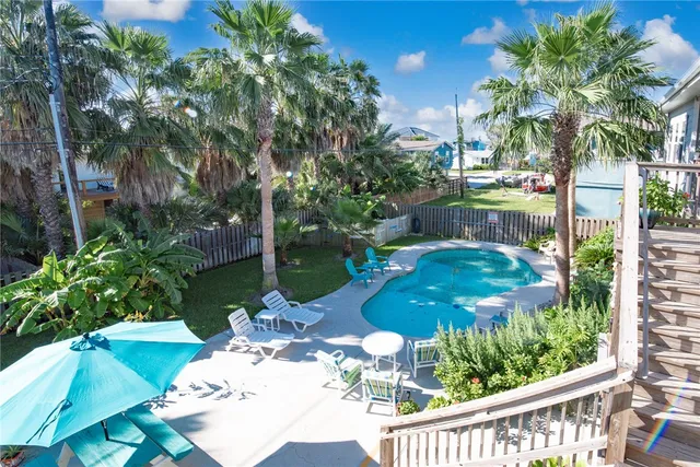 $1,985,000 | 413 6th Street, Port Aransas, TX 78373