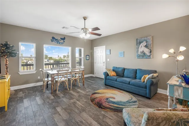 $1,985,000 | 413 6th Street, Port Aransas, TX 78373