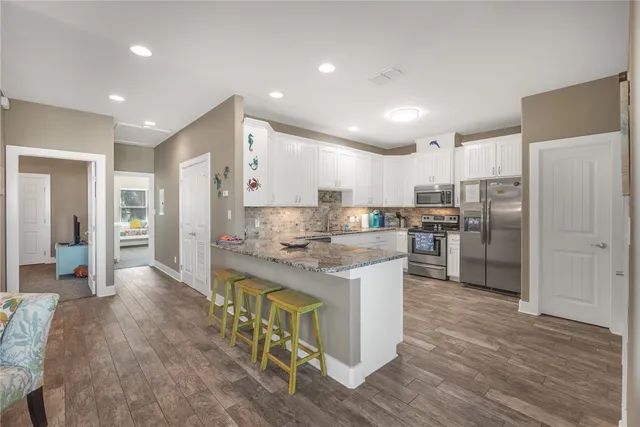 $1,985,000 | 413 6th Street, Port Aransas, TX 78373