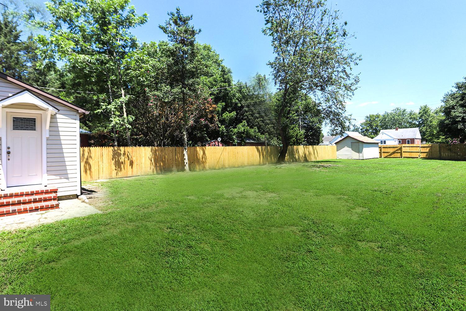 208 Maple Avenue Ridgely, MD 21660 - Photo 17 of 38 Expanded Mealtime & Picnic Options Outdoors!