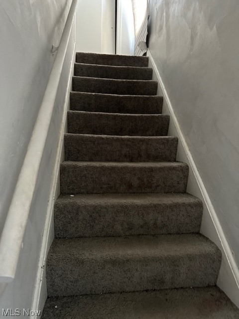 920 Yellowstone Road Cleveland Heights, OH 44121 - Photo 8 of 33 View of stairway