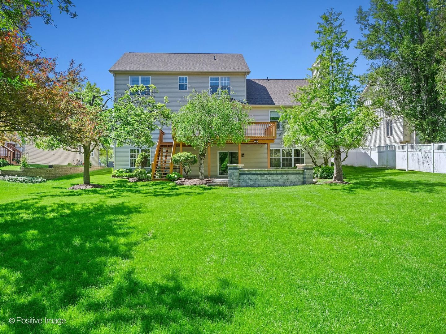 832 Bemis Road Glen Ellyn, IL 60137 - Photo 58 of 62 a front view of a house with a yard