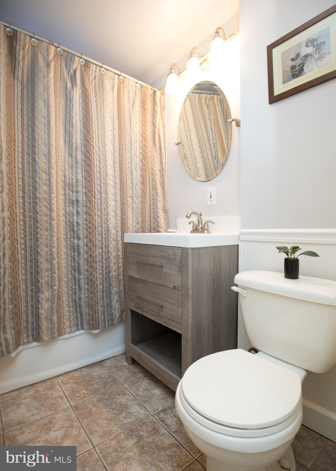 1234 Ripley Street Philadelphia, PA 19111 - Photo 26 of 44 Upper level Main bathroom