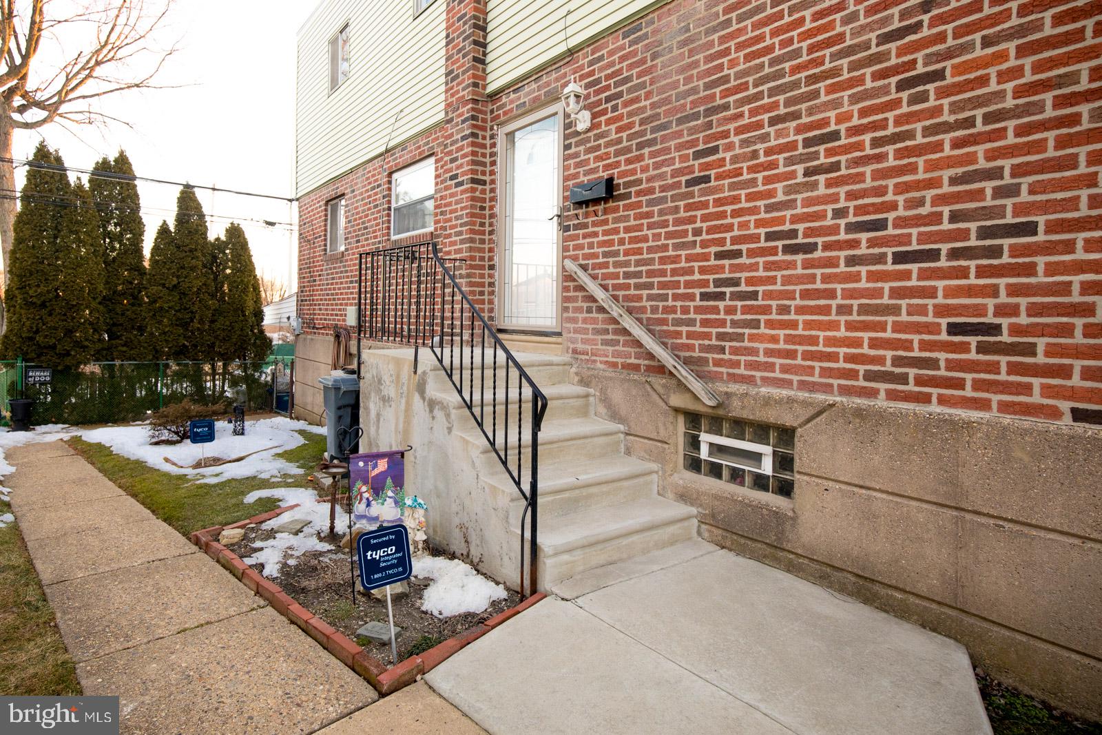 1234 Ripley Street Philadelphia, PA 19111 - Photo 4 of 44 Come inside