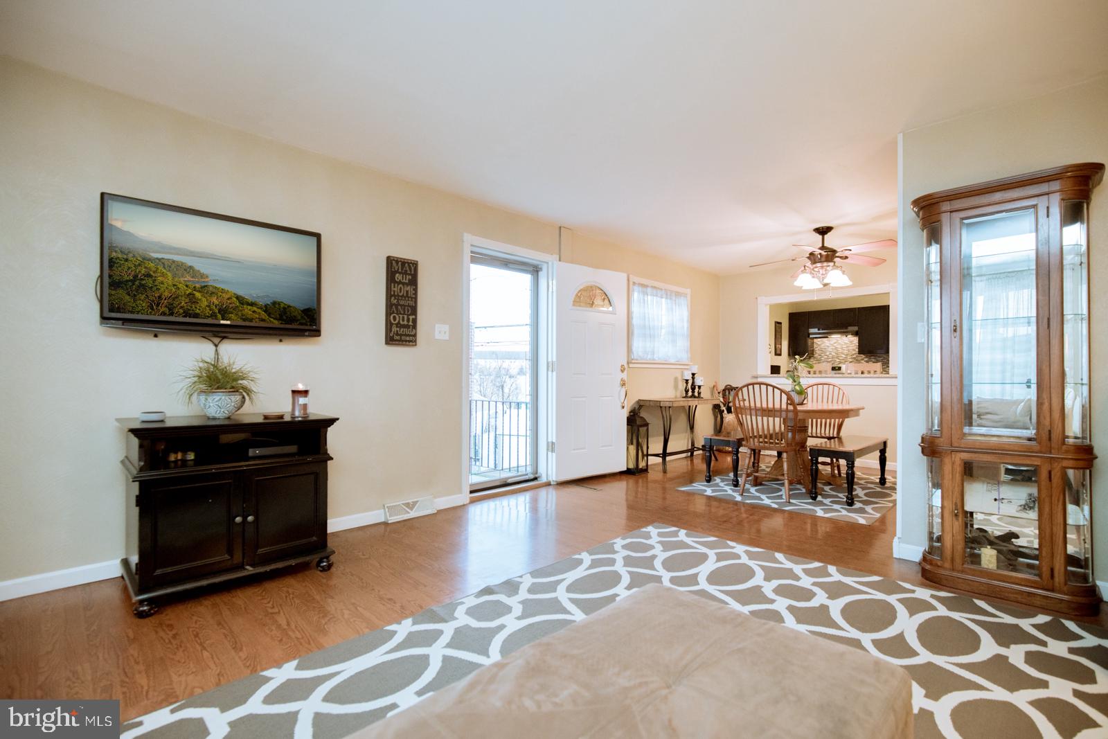 1234 Ripley Street Philadelphia, PA 19111 - Photo 5 of 44 Spacious living room