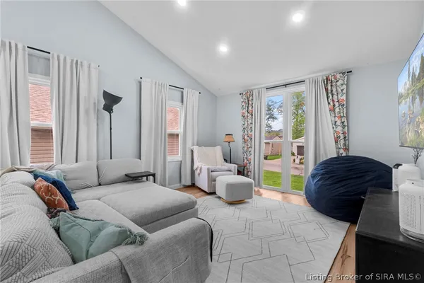 $255,000 | 3820 Carver Street, New Albany, IN 47150