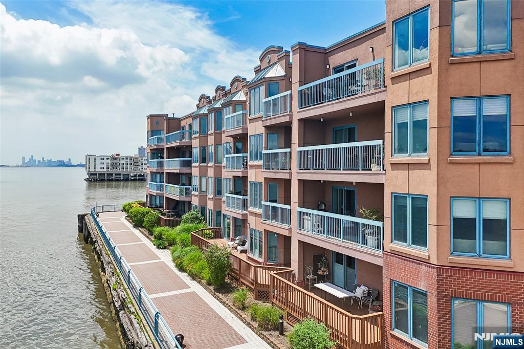 302 Chase Court, Unit 302 Edgewater, NJ 07020 - Photo 42 of 46