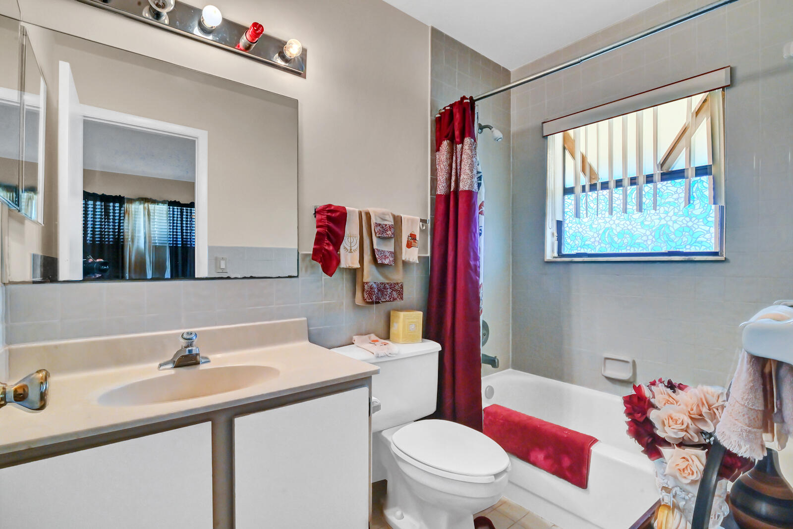 2291 Linton Ridge Circle, Unit B12 Delray Beach, FL 33444 - Photo 11 of 17 11 Bathroom 01