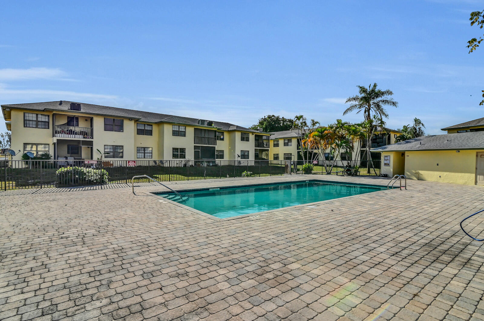 2291 Linton Ridge Circle, Unit B12 Delray Beach, FL 33444 - Photo 17 of 17 17 Swimming pool 01