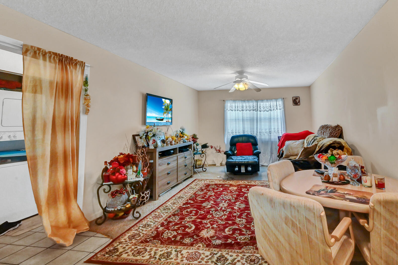 2291 Linton Ridge Circle, Unit B12 Delray Beach, FL 33444 - Photo 3 of 17 03 Living room 01