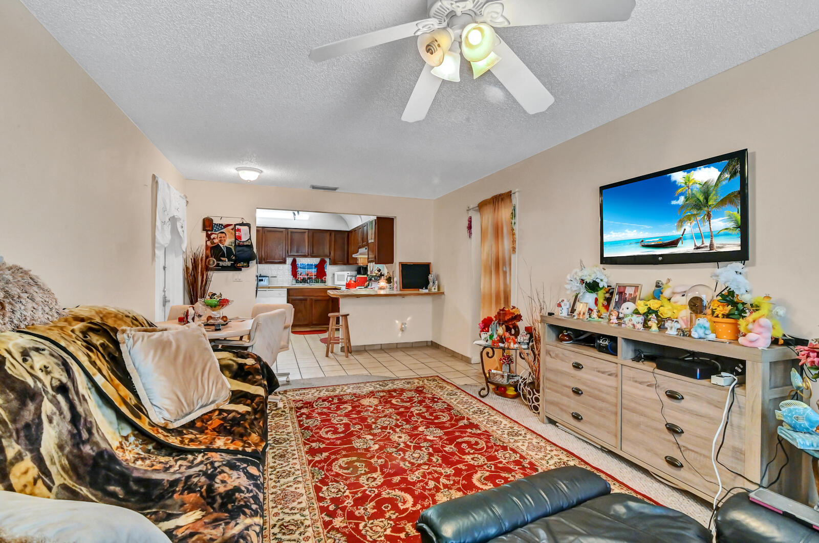 2291 Linton Ridge Circle, Unit B12 Delray Beach, FL 33444 - Photo 5 of 17 05 Living room 03