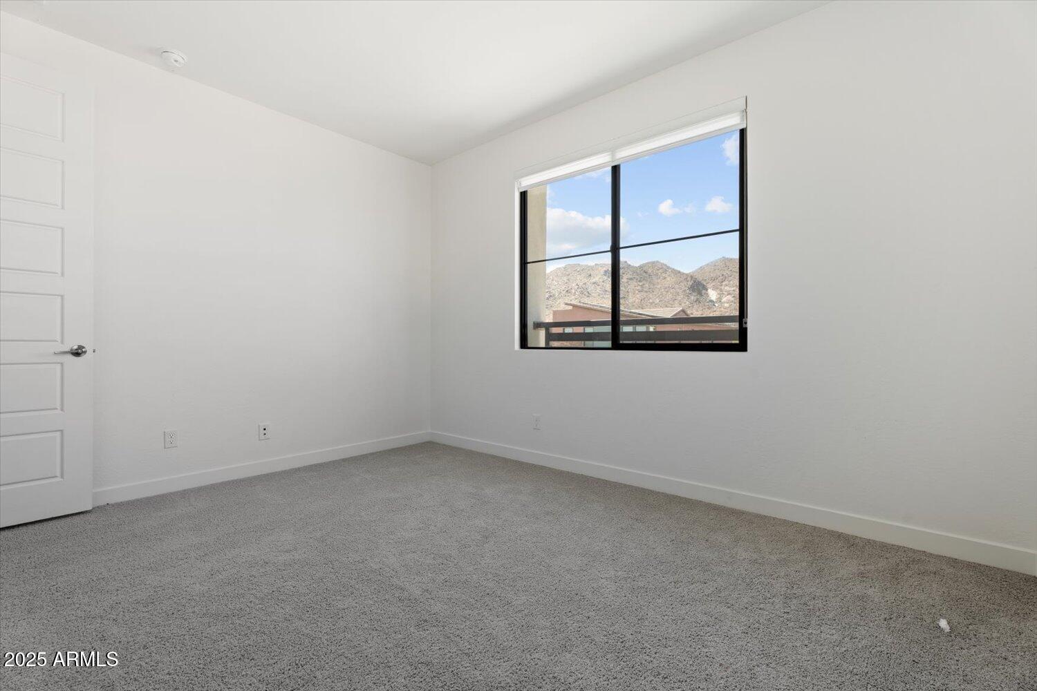 816 East Monte Way Phoenix, AZ 85042 - Photo 24 of 35 an empty room with a window