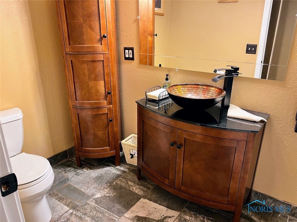3525 Albon Road Maumee, OH 43537 - Photo 34 of 48 Upstairs Full Bath:
8 x 10