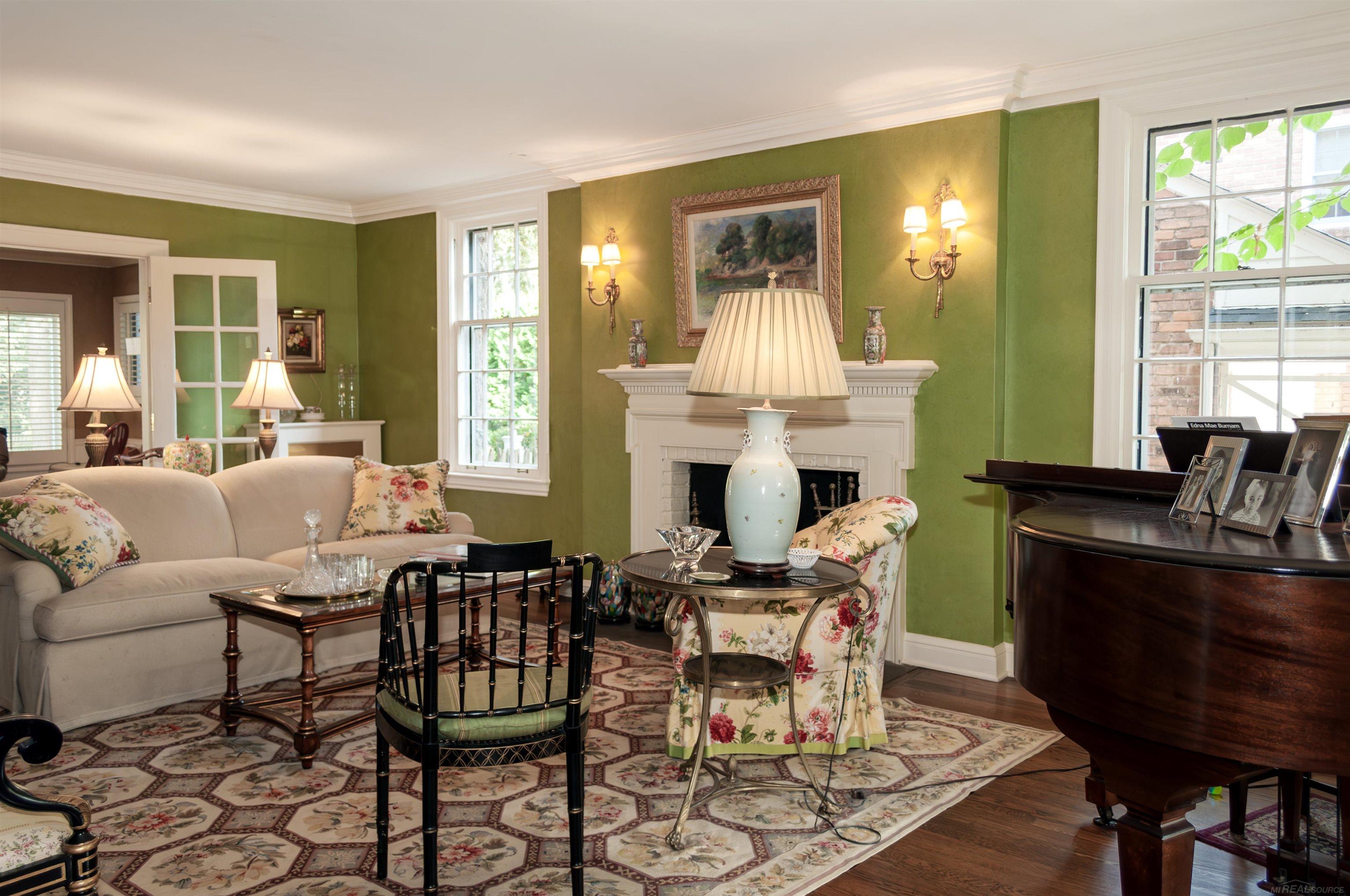 118 Moran Road Grosse Pointe, MI 48236 - Photo 8 of 76 50130609-03908F97-F99A-4C89-A668-76BF11EE5987.JPG
