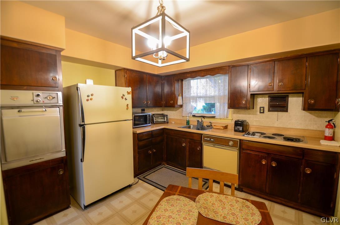 3119 Hilly Road Bethlehem, PA 18017 - Photo 8 of 22 Gallery Image 8