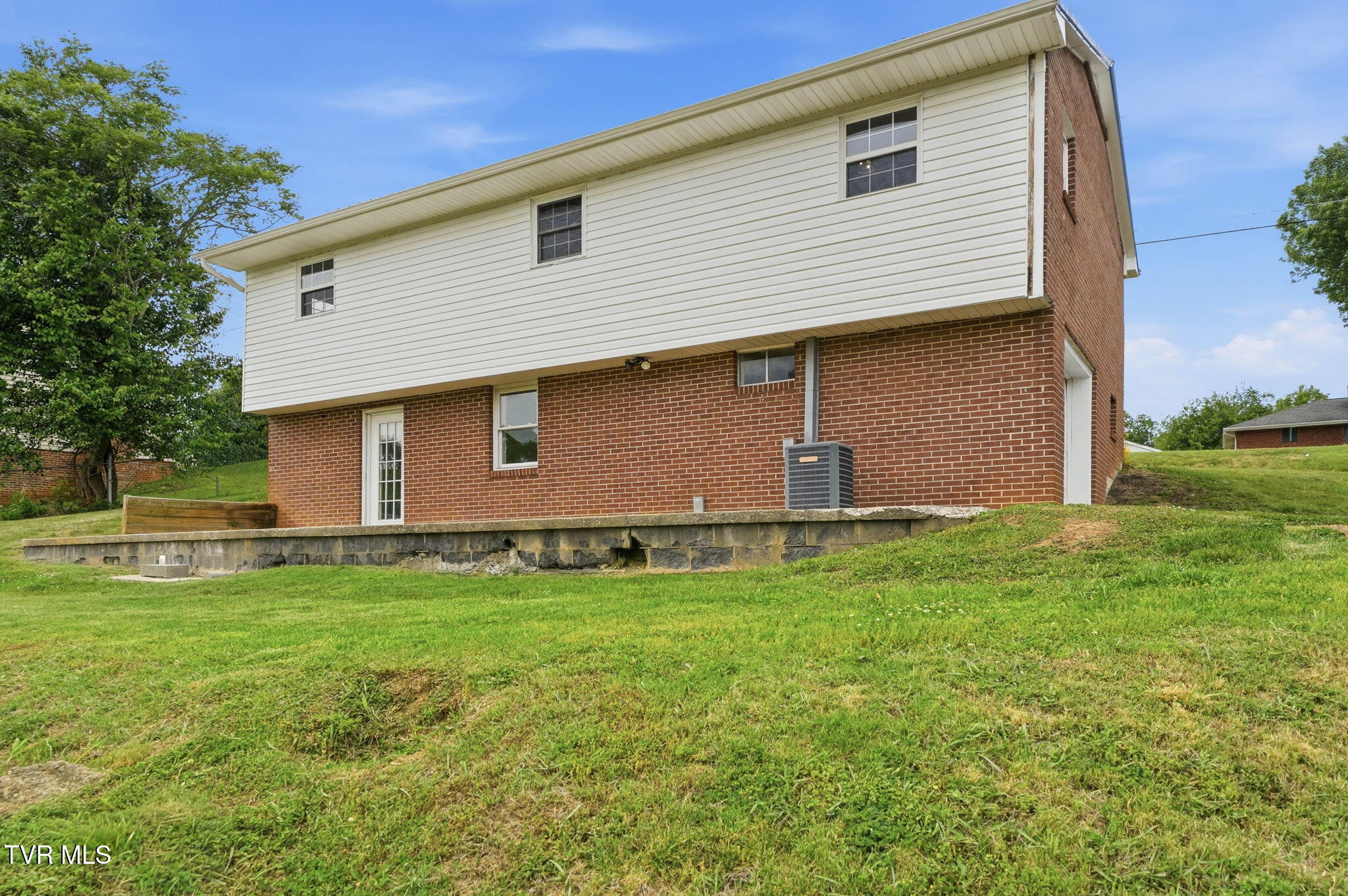 139 Grandview Road Church Hill, TN 37642 - Photo 9 of 33 beyc6a039eaab1738