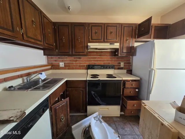 $159,900 | 1005 Rockport Court South, East Greenbush, NY 12061