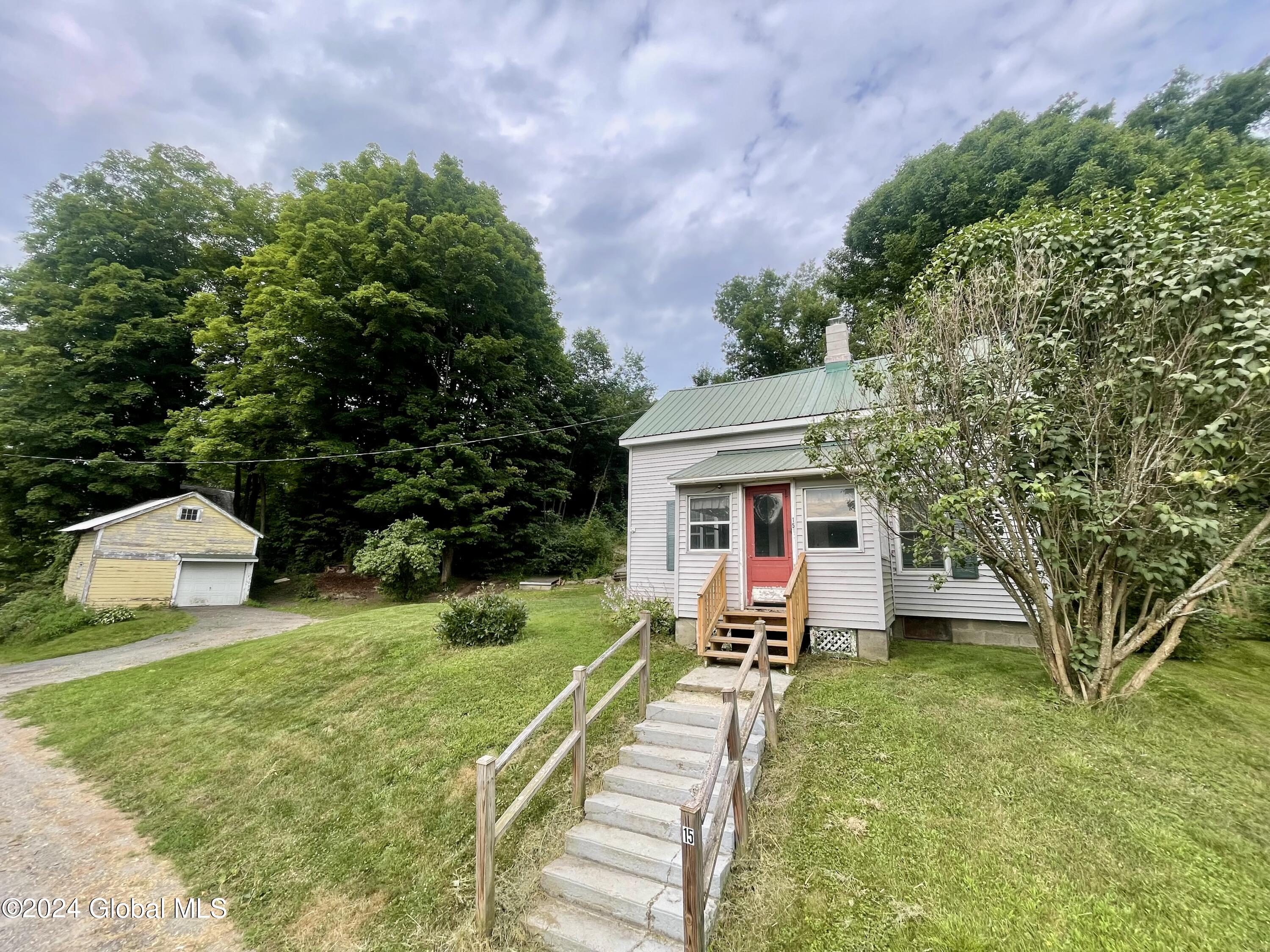 15 Prouty Road Hampton, NY 12837 - Photo 1 of 28 Primary