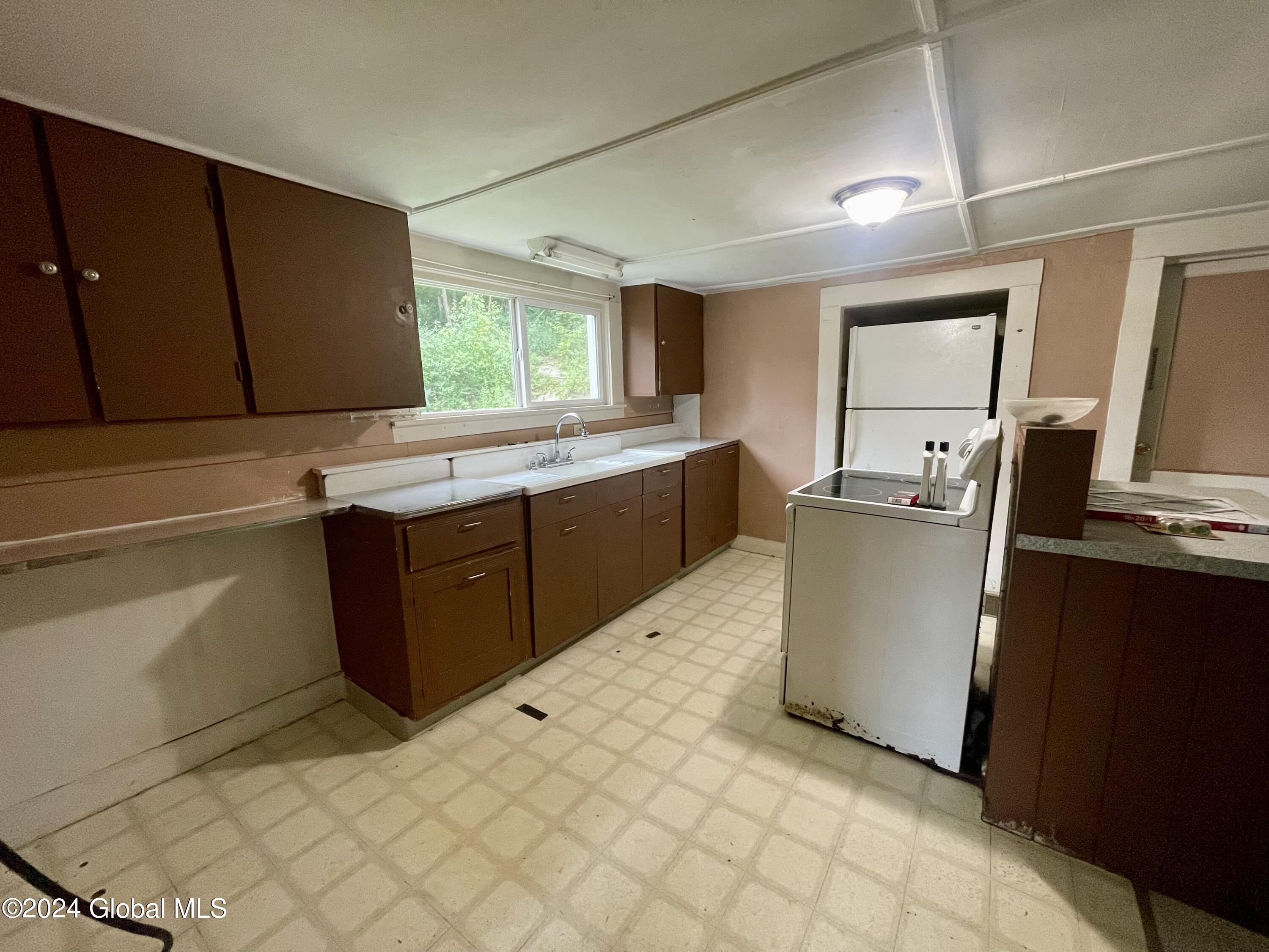 15 Prouty Road Hampton, NY 12837 - Photo 17 of 28 Kitchen W/Laundry Hookup