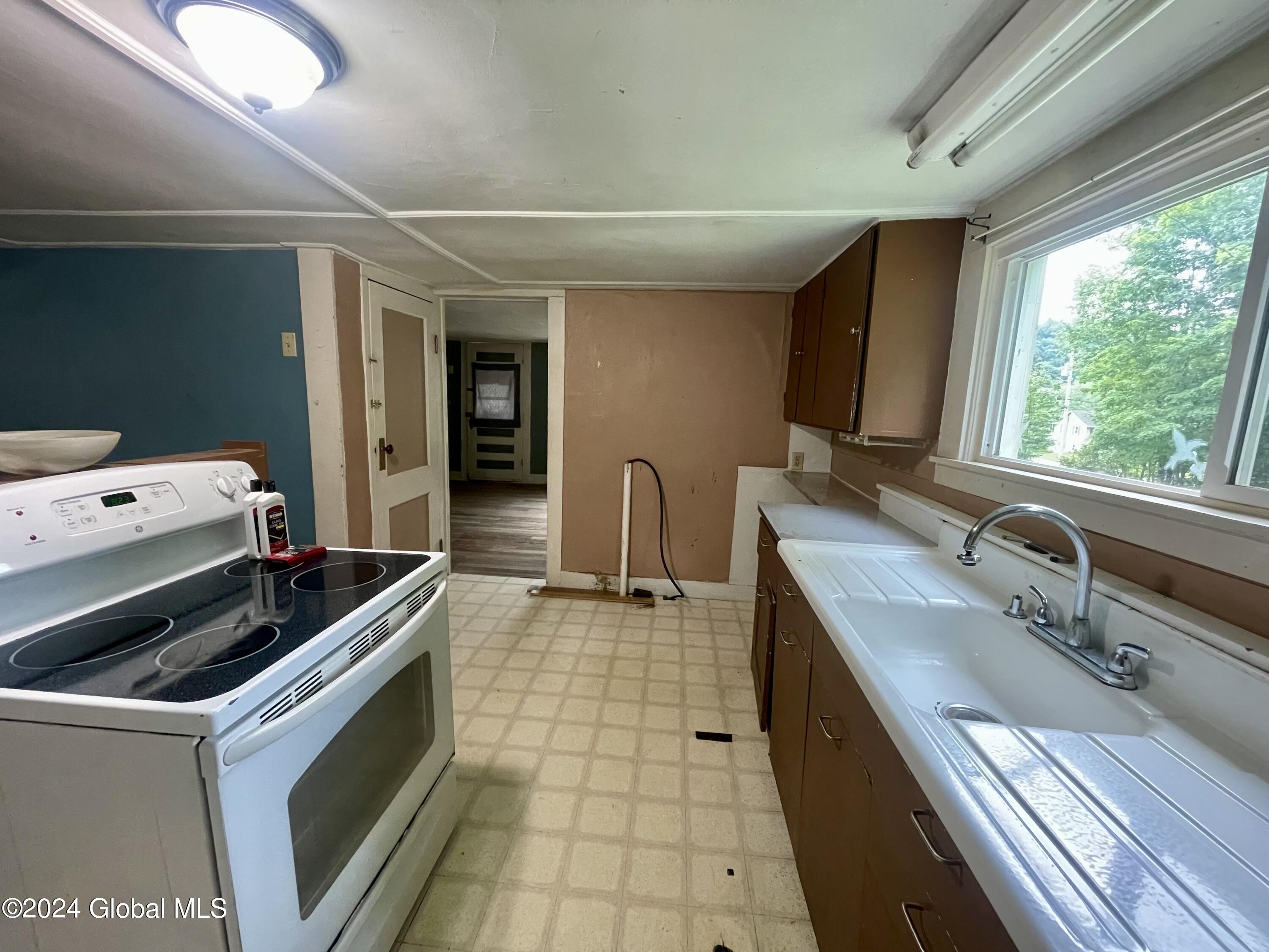 15 Prouty Road Hampton, NY 12837 - Photo 18 of 28 Kitchen W/Laundry Hookup