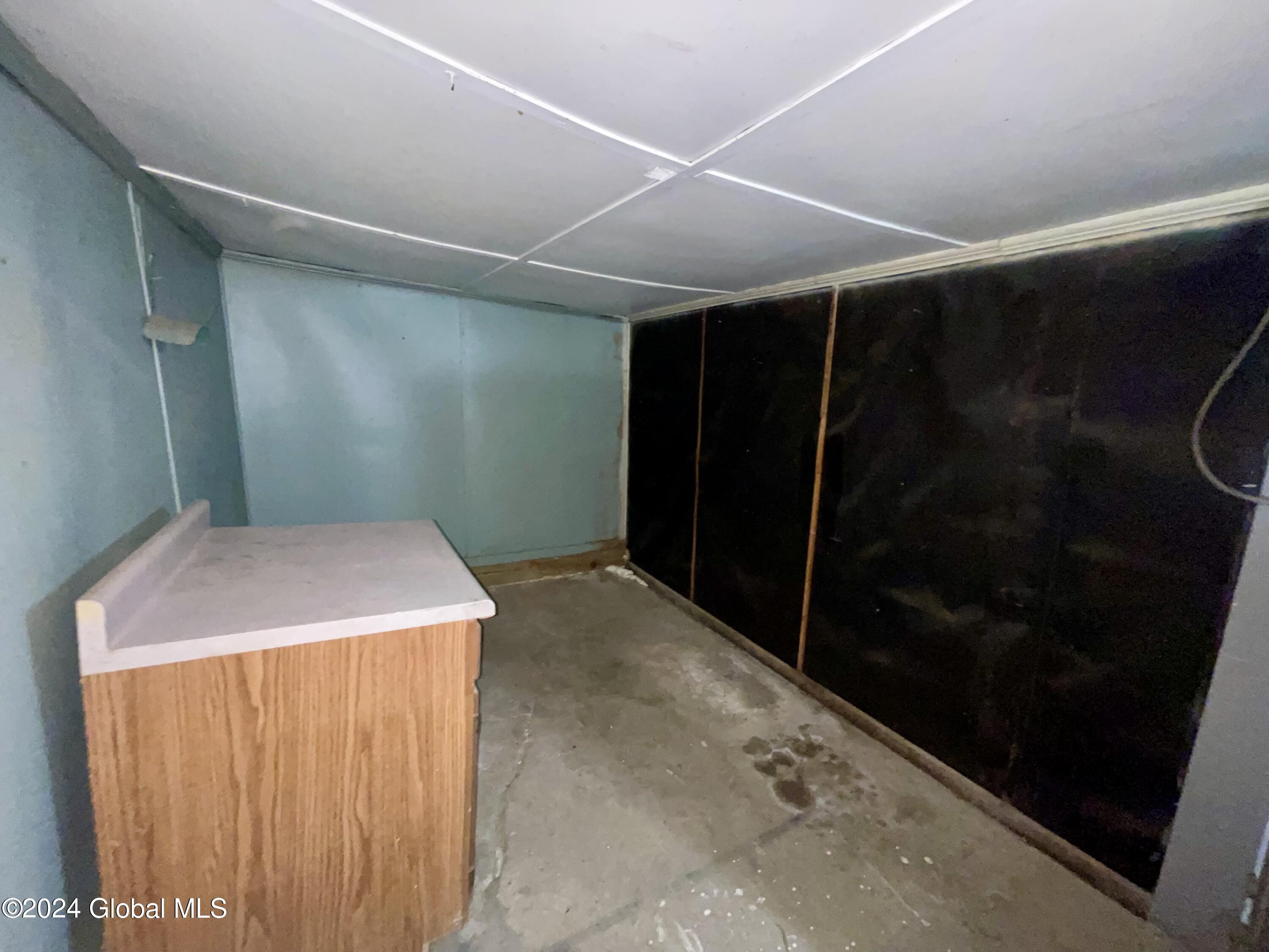 15 Prouty Road Hampton, NY 12837 - Photo 20 of 28 Mudroom/Storage
