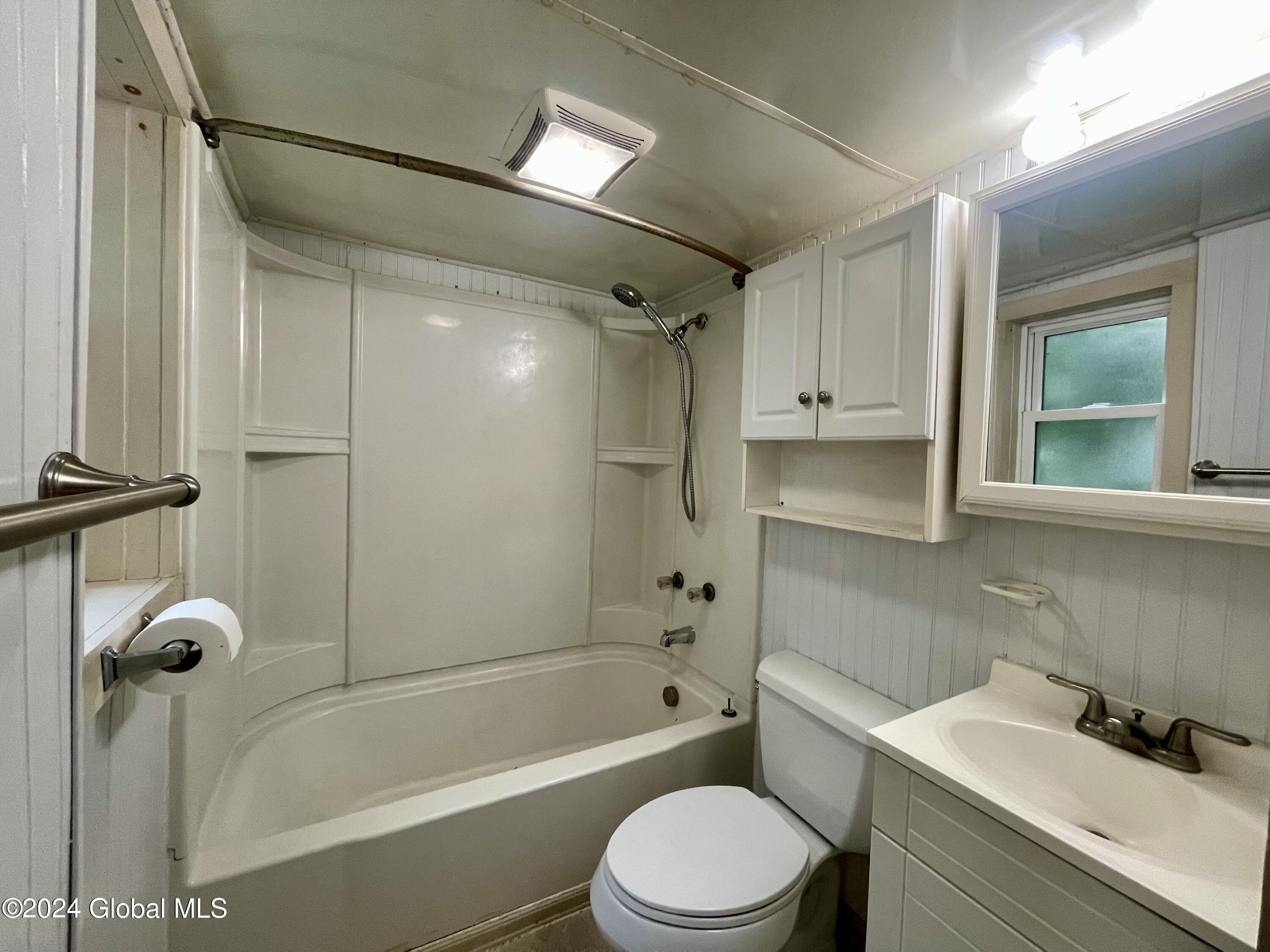 15 Prouty Road Hampton, NY 12837 - Photo 21 of 28 Bathroom