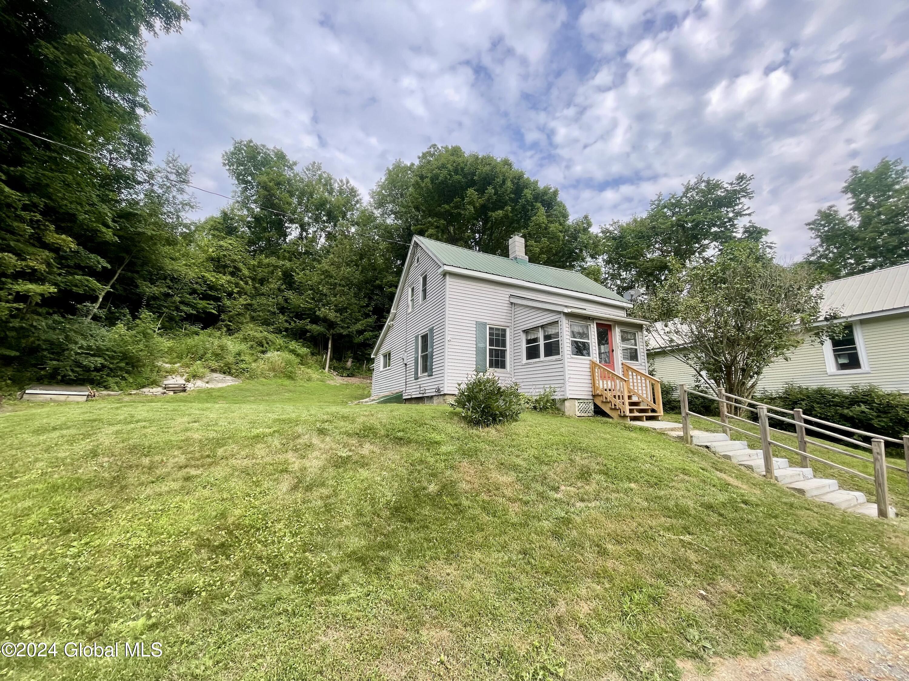 15 Prouty Road Hampton, NY 12837 - Photo 3 of 28 Front Left