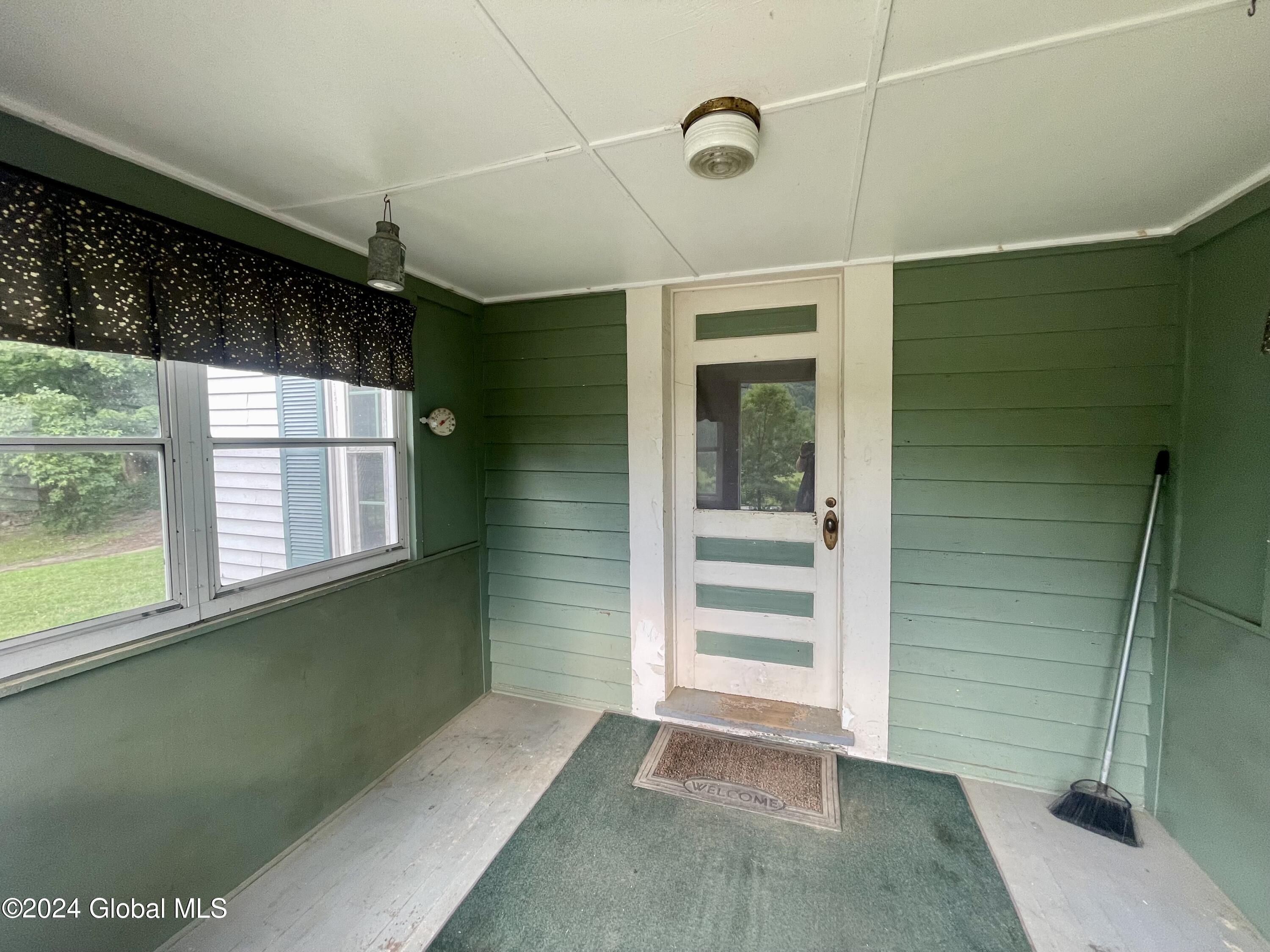 15 Prouty Road Hampton, NY 12837 - Photo 10 of 28 Enclosed Front Porch