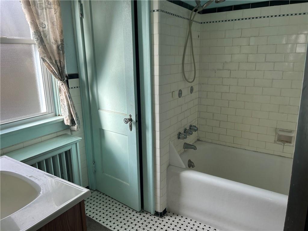 301 Meredith Street Pittsburgh, PA 15210 - Photo 16 of 30 a bathroom with a shower and a bathtub