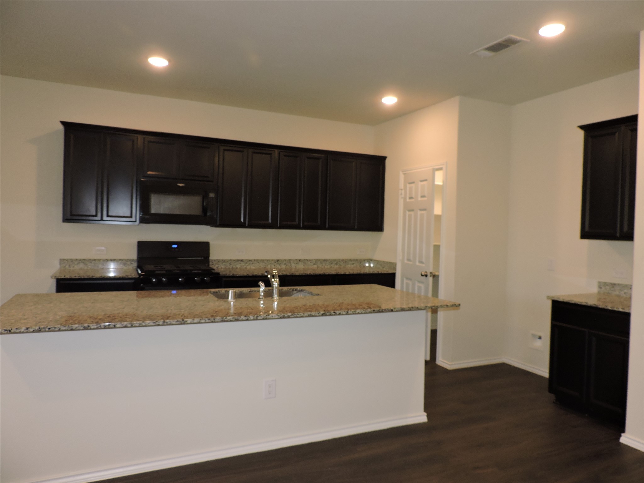 4022 Timber Sapp Drive Conroe, TX 77304 - Photo 15 of 35 Gas Cooktop Range