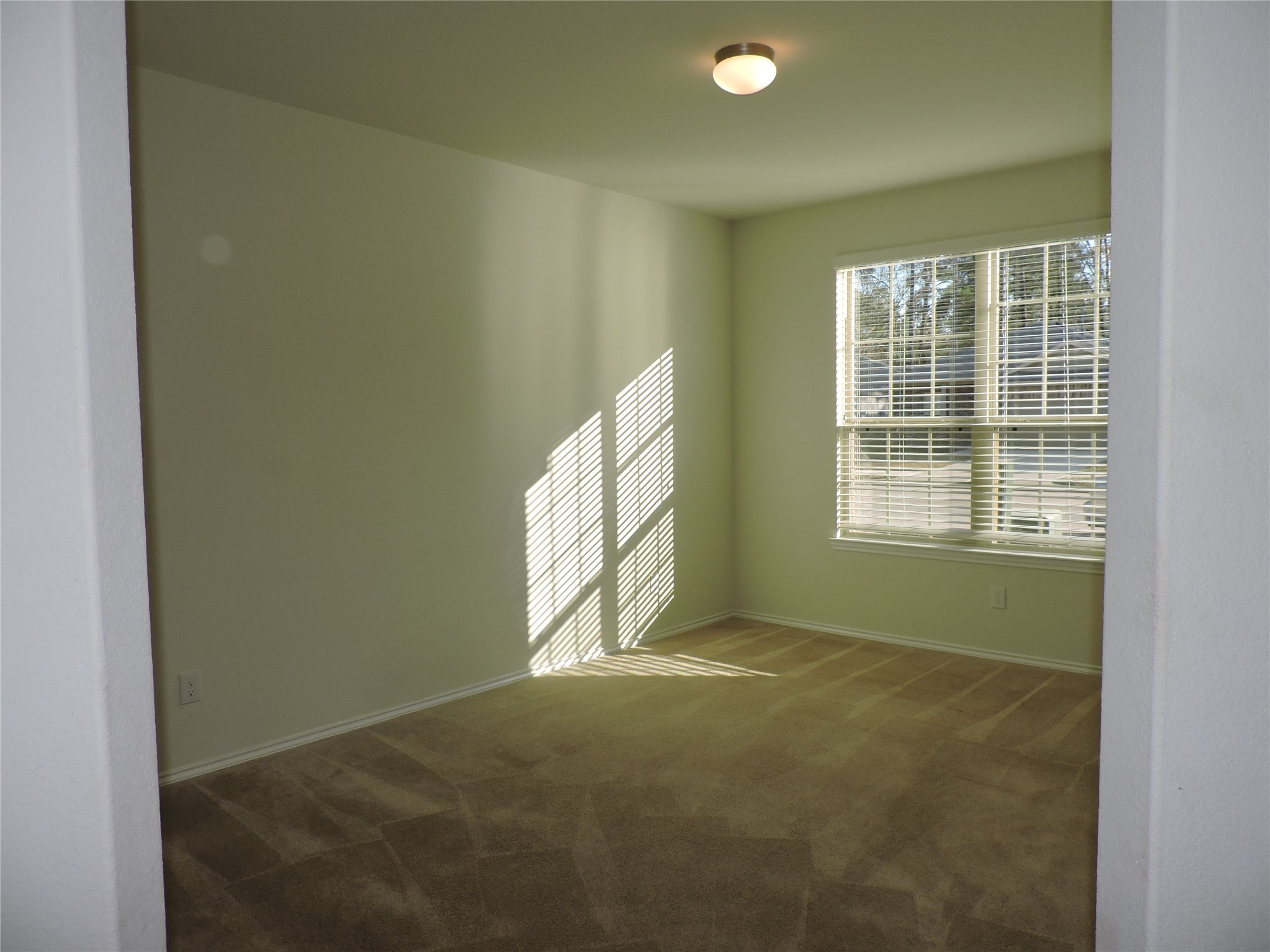 4022 Timber Sapp Drive Conroe, TX 77304 - Photo 7 of 35 Spacious Flex Room, Home office, play room, wonderful natural light.