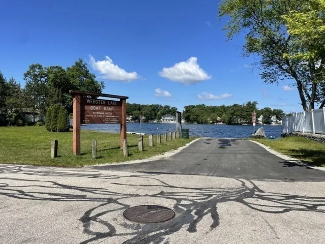 $425,000 | 6 Henry Road, Webster, MA 01570