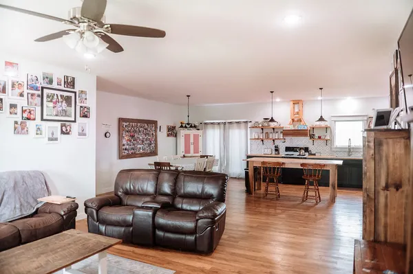 $385,000 | 466 County Road 100 North, Sadorus, IL 61872