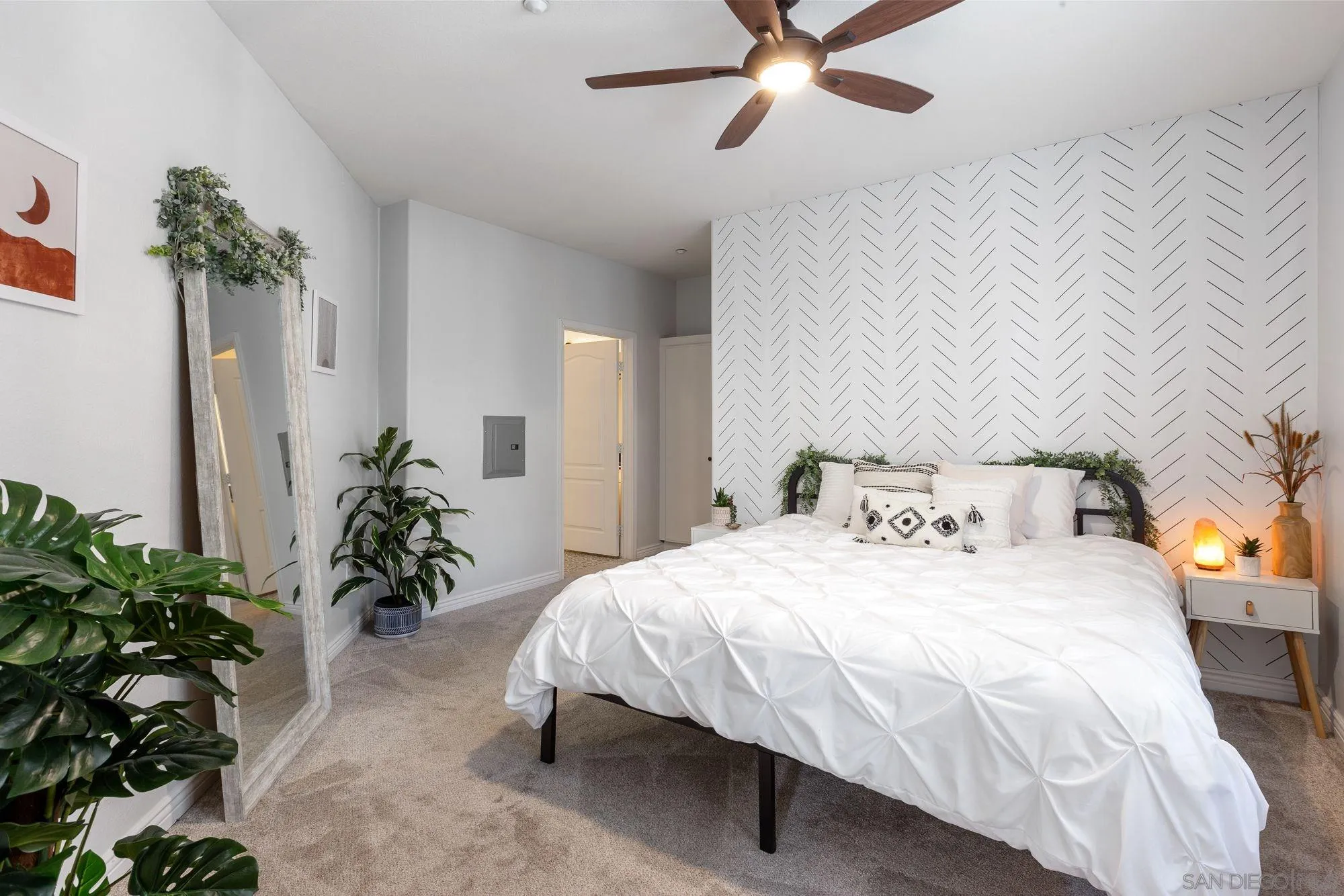 3957 30th Street, Unit 411 San Diego, CA 92104 - Photo 9 of 23 a bedroom with a bed and a potted plant