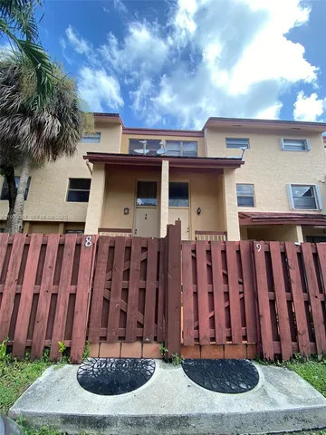 $2,500 | 361 West Park Drive, Unit 148, Miami, FL 33172