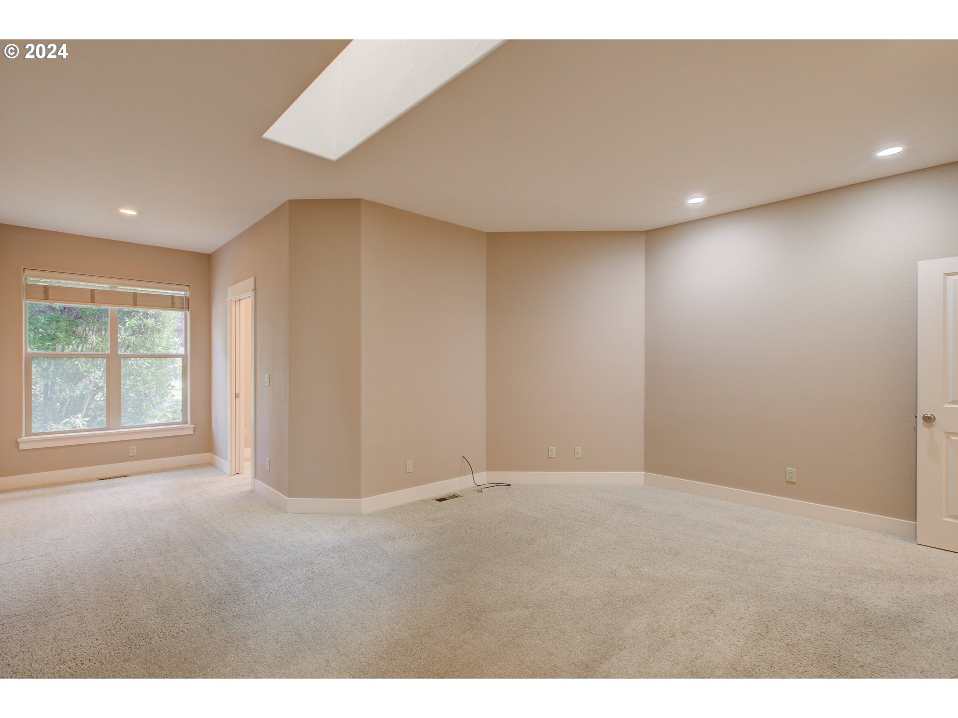 436 Backwater Loop Sutherlin, OR 97479 - Photo 25 of 46 a view of an empty room with a window