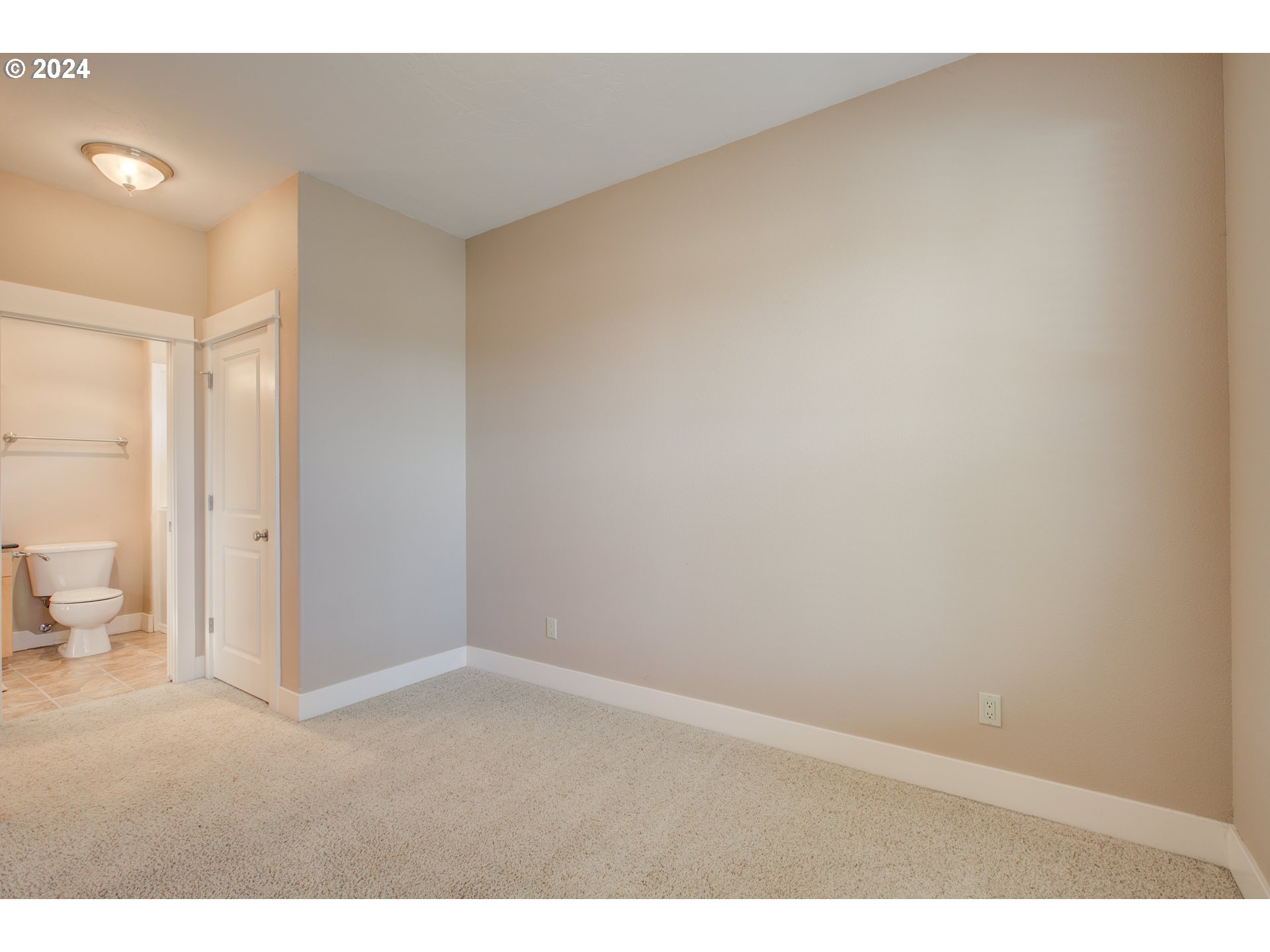 436 Backwater Loop Sutherlin, OR 97479 - Photo 31 of 46 a view of an empty room and a gallery